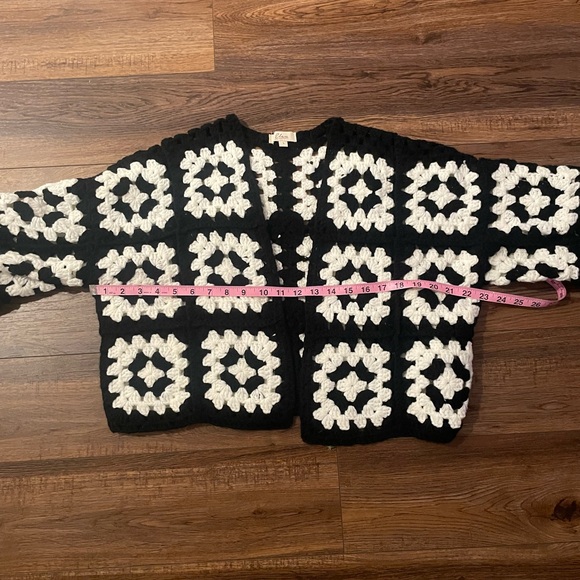 Elan Daisey Crochet Cardigan in black and white size large - Picture 4 of 5